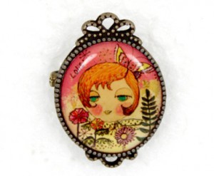 broche camée poupée