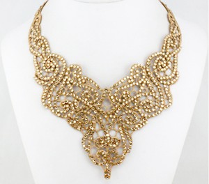 collier dentelle broderie