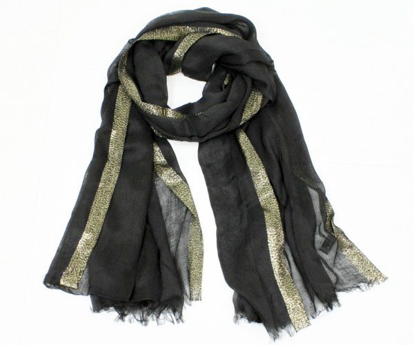 foulard noir et fibre métalique
